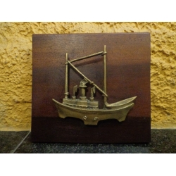 Placa em Madeira com Barco em Bronze